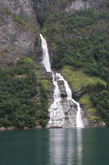 "The groom" waterfall